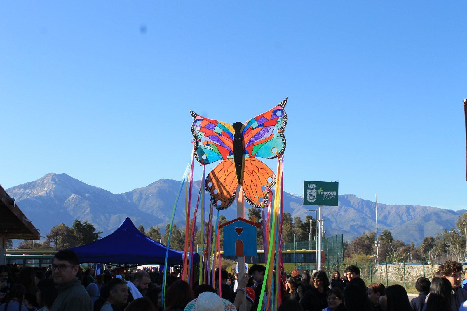 ¡Celebramos los 100 años de Pirque! La Escuela Libre y Feliz de Gaspi y Susi en el desfile comunal